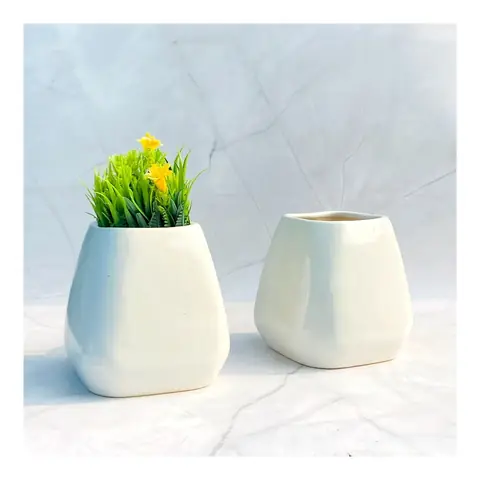 Triangle Lamp, White pot — HV-WHT-010, H 12.5 × D 7.5 cm