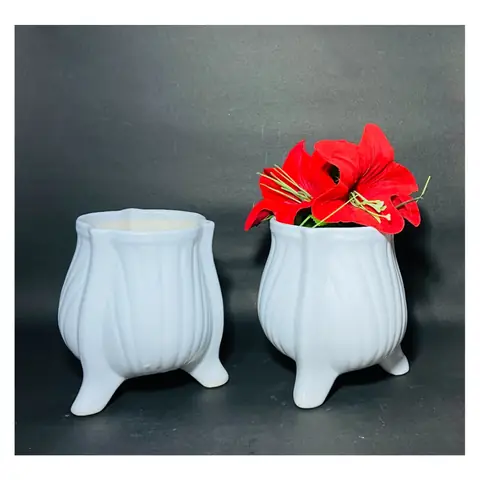 Three Leg, White pot — HV-WHT-029, H 14 × D 11.5 cm