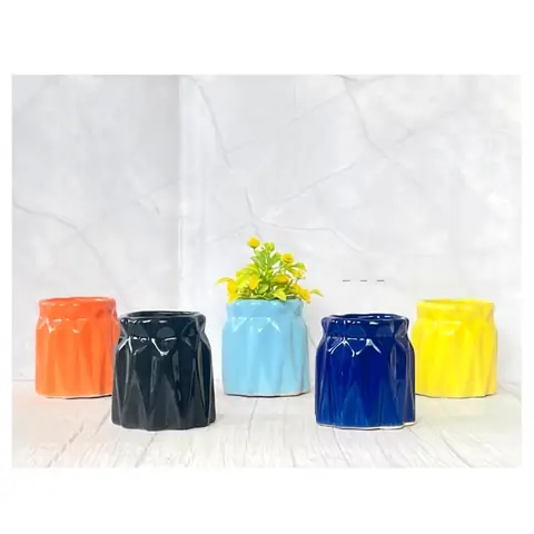 Small Gift, Zimmerpflanzentopf — HV-IND-090, H 9 × D 7,5 cm