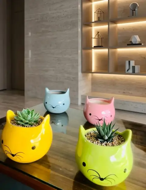 Big Cat, Sculptural pot — HV-STA-008, H 15 × D 14 cm