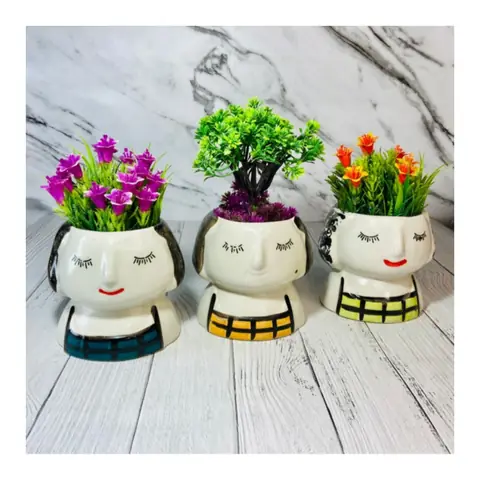 Scart Girl, Sculptural pot — HV-STA-031, H 11.5 × D 9 cm